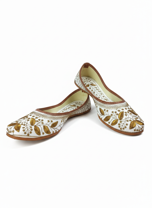 Handcrafted White & Golden Embroidered Punjabi Jutti